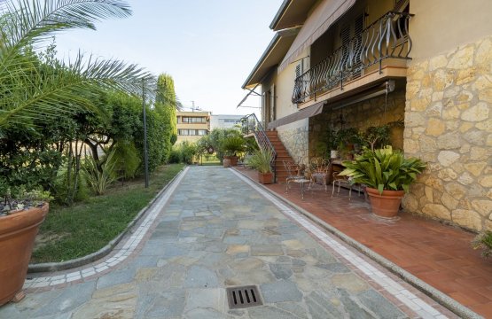 Vendita Villa Campagna Massa e Cozzile Toscana